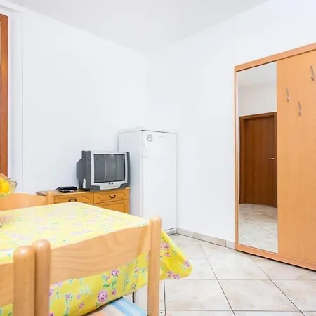 Apartamento Fuer 5 Personen Ca 45 Qm In Baska, Kvarner Bucht Krk